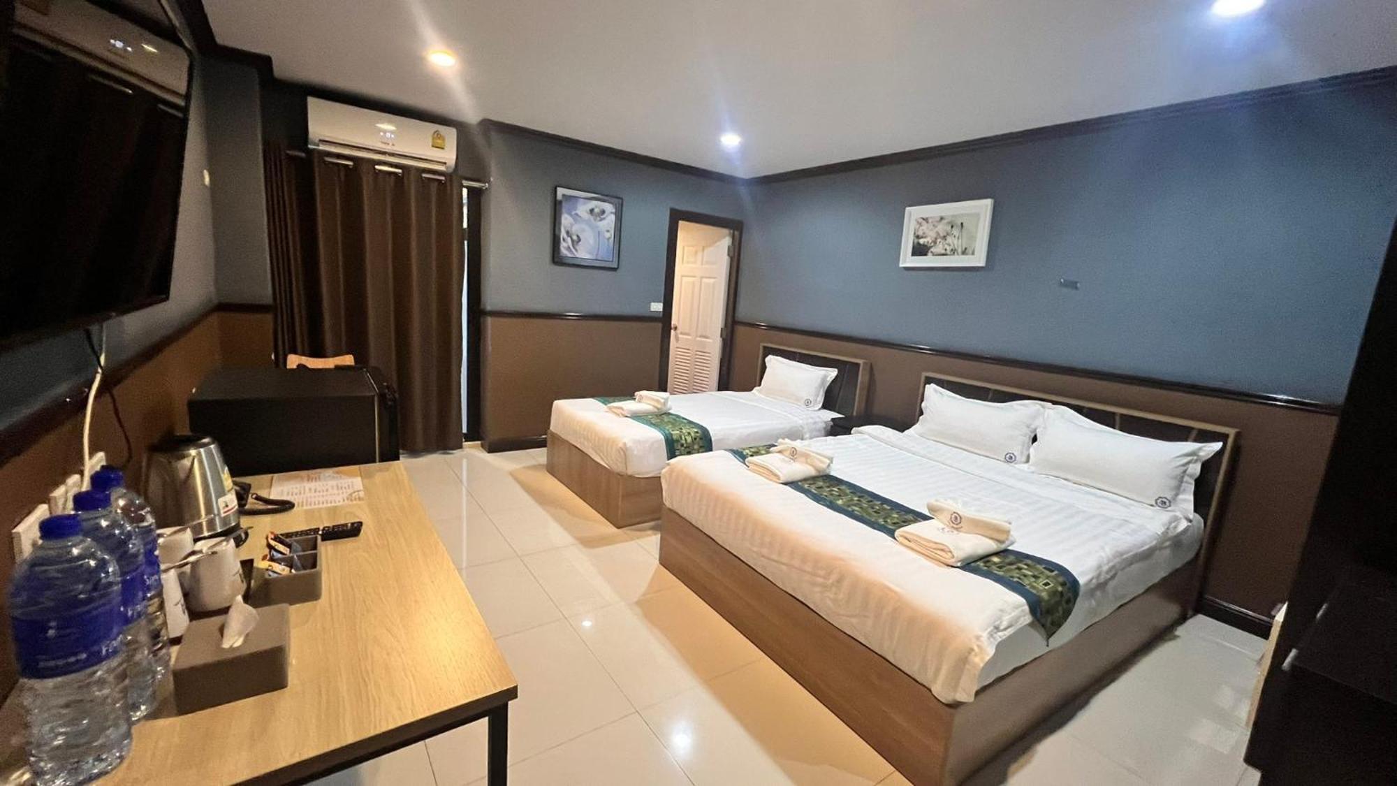 The Breton Hotel Media Bangkok Buitenkant foto