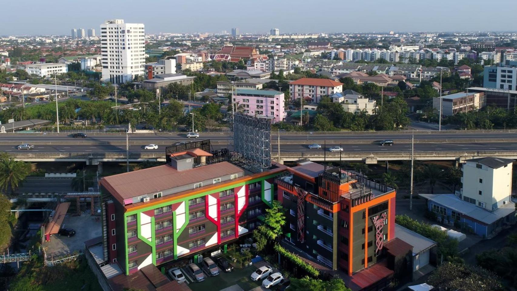 The Breton Hotel Media Bangkok Buitenkant foto
