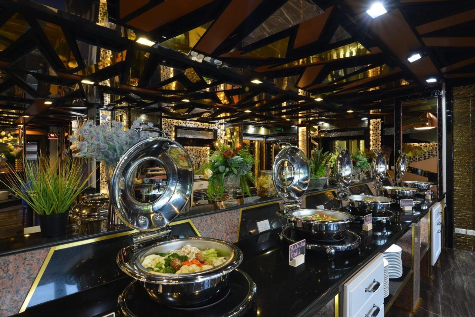 The Breton Hotel Media Bangkok Buitenkant foto