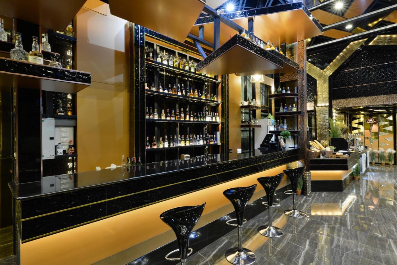 The Breton Hotel Media Bangkok Buitenkant foto