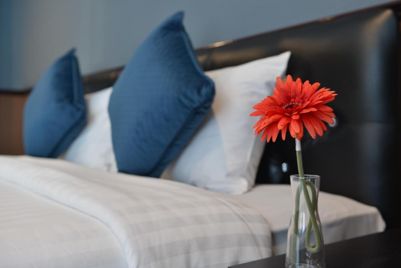 The Breton Hotel Media Bangkok Buitenkant foto