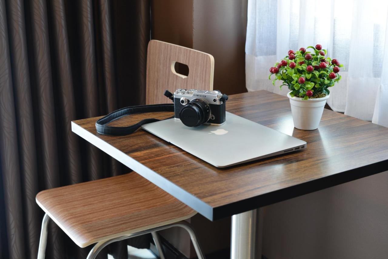 The Breton Hotel Media Bangkok Buitenkant foto