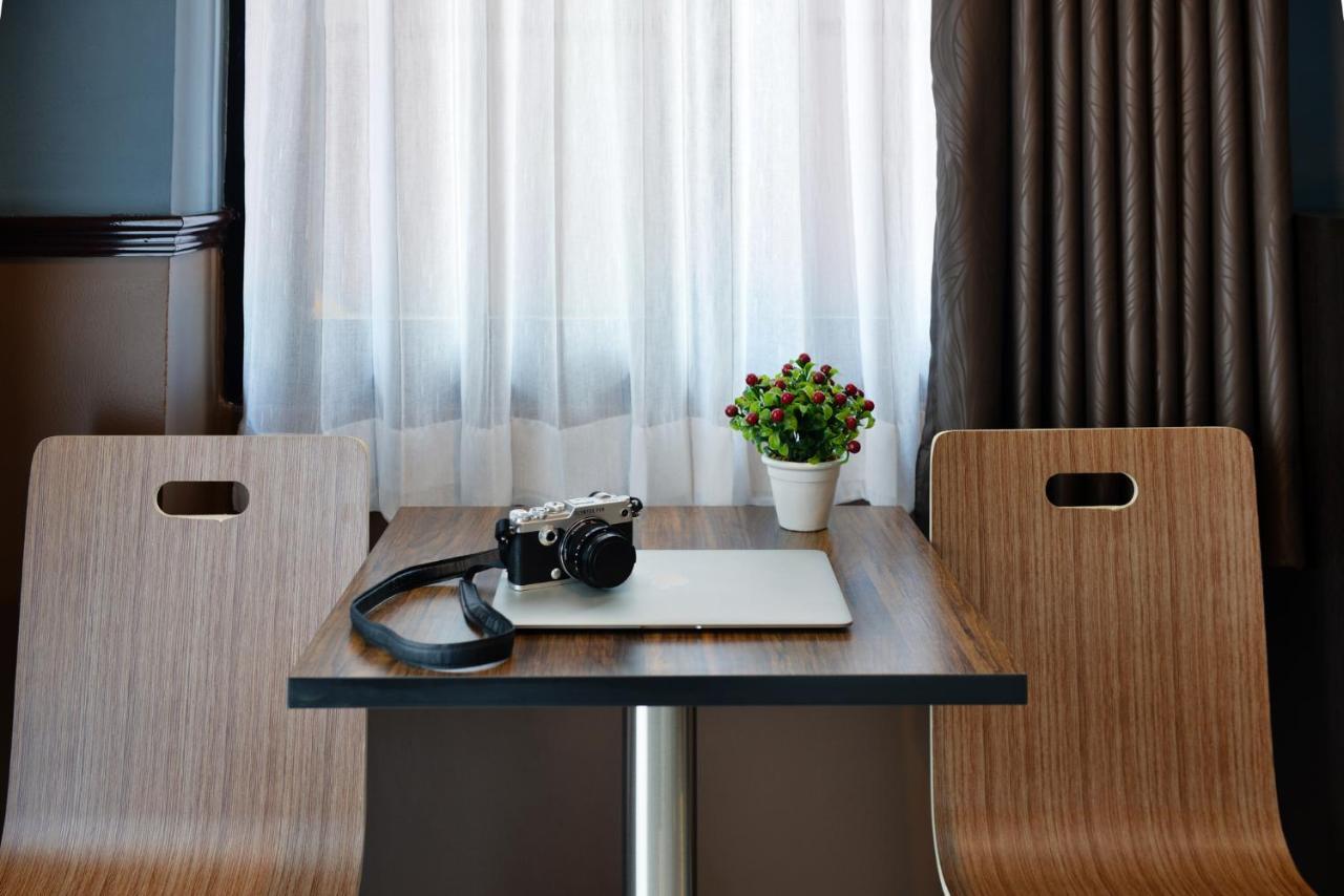 The Breton Hotel Media Bangkok Buitenkant foto